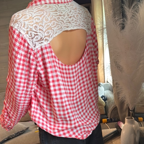 Aeropostale Red and White Notched Collar Button Down Shirt - Picture 10 of 11